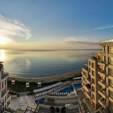 By The Cliffs דירה *